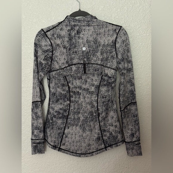 Lululemon Define Jacket “Luon Spray Jacquard White Black". Best for 4 or 6. EUC - Picture 2 of 3